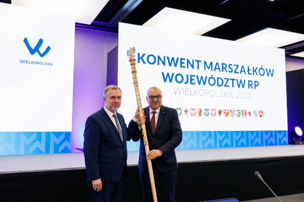 Marszałek województwa wielkopolskiego Marek Woźniak i Marszałek województwa dolnośląskiego Cezary Przybylski